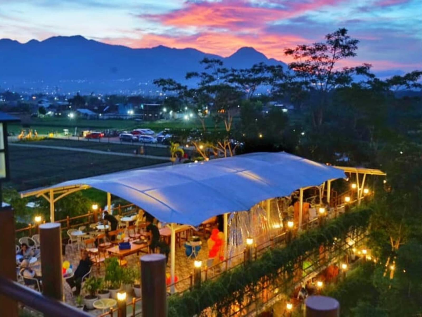 Villa Estetik Di 玛琅 外观 照片