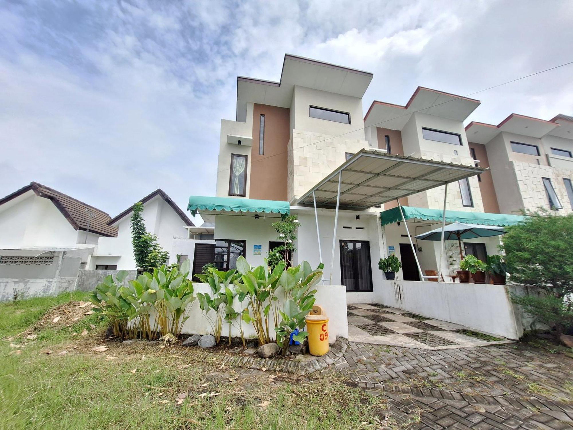 Villa Estetik Di 玛琅 外观 照片